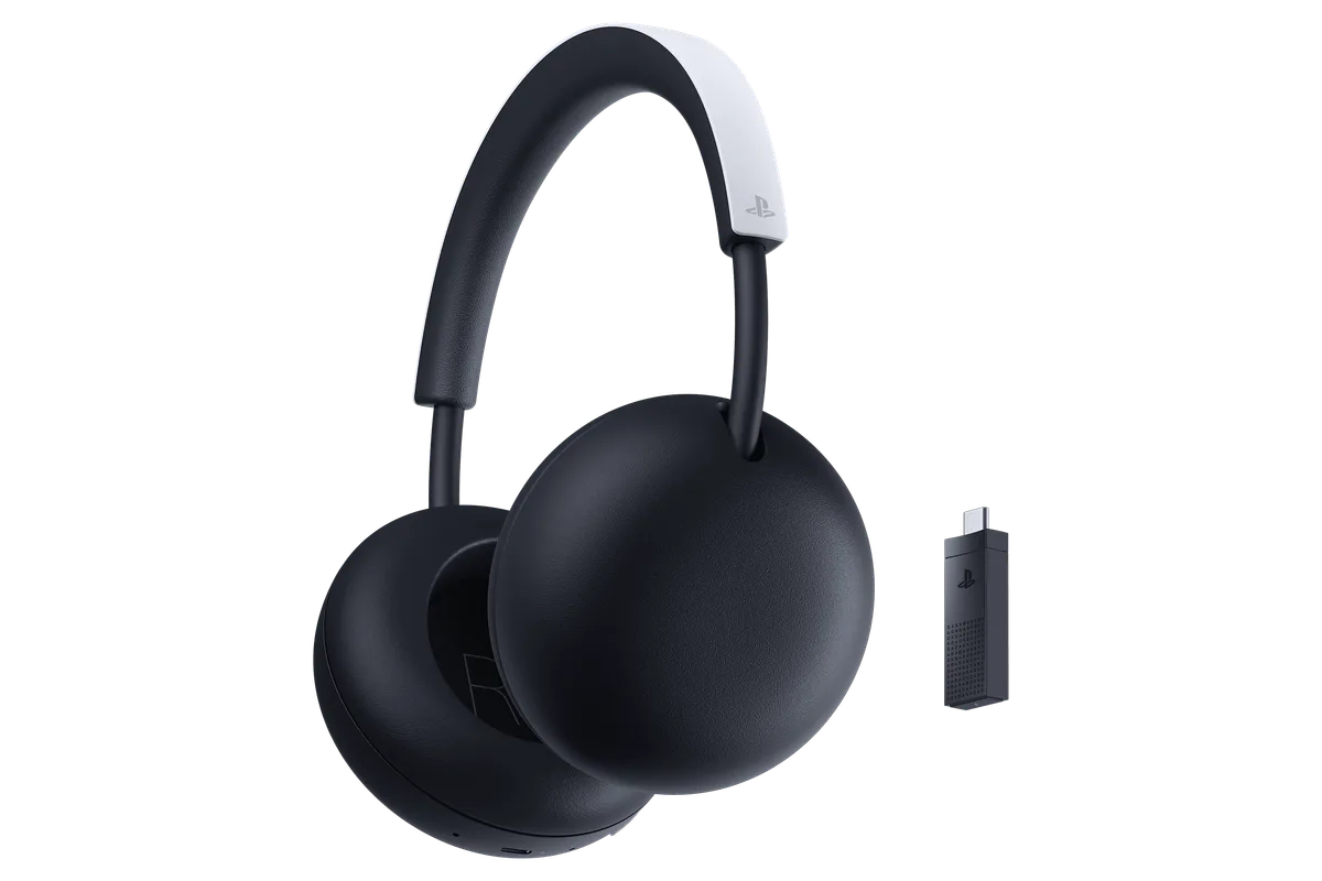 Le nouveau PlayStation Pulse accompagné de son adaptateur sans fil USB-C PlayStation Link